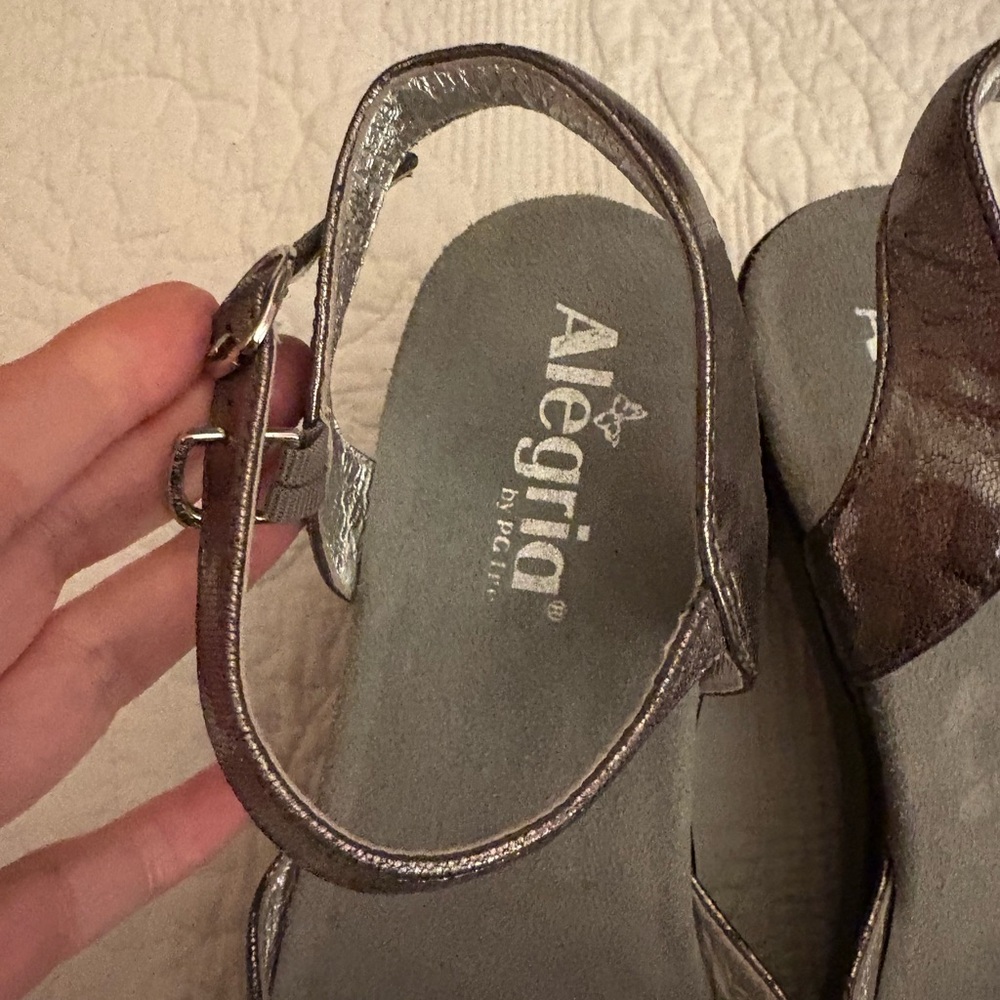 Alegria Metallic Sandals Size 7.5 or 38 - Picture 2 of 6